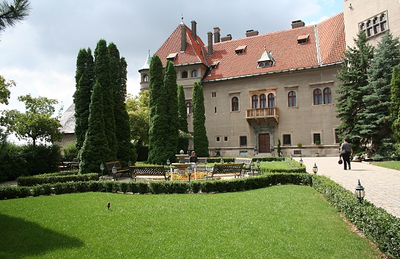 nádvorie zámku Smolenice