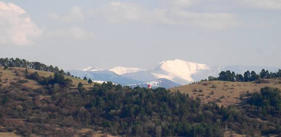 pohľad na Nízke Tatry cez kopec Mních