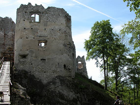 hrad Uhrovec