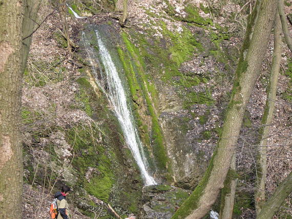 občasný vodopád Hlboča