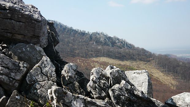 pohľad z Taricových skál na masív Vysokej