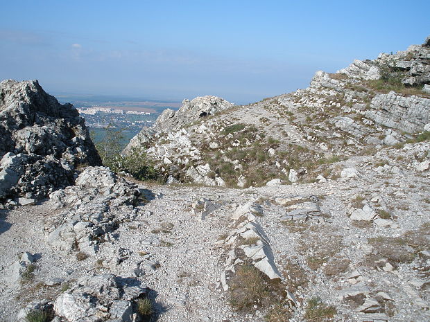 vrch Zobor v pozadí Nitra