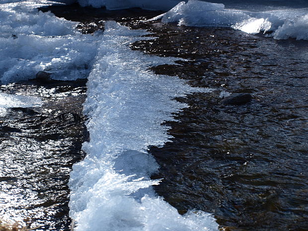 Zima na potoku Mlynica pri Jazierkach lásky