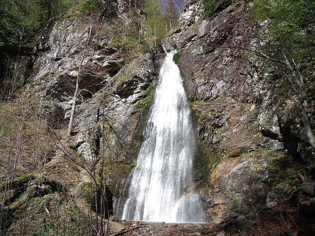 sutovský vodopád  výška je 38.metrov.,