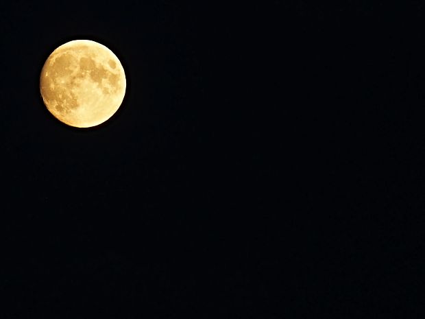 mesiac luna