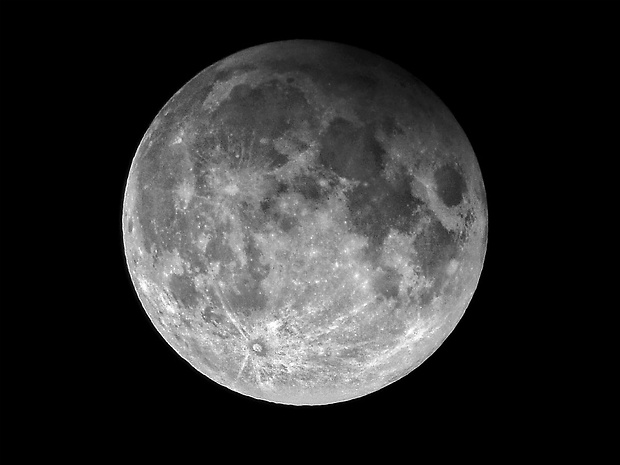 Mesiac - čiastočné zatmenie