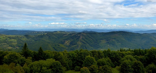 Biele Karpaty - výhľad z rozhľadne  Velký Lopeník