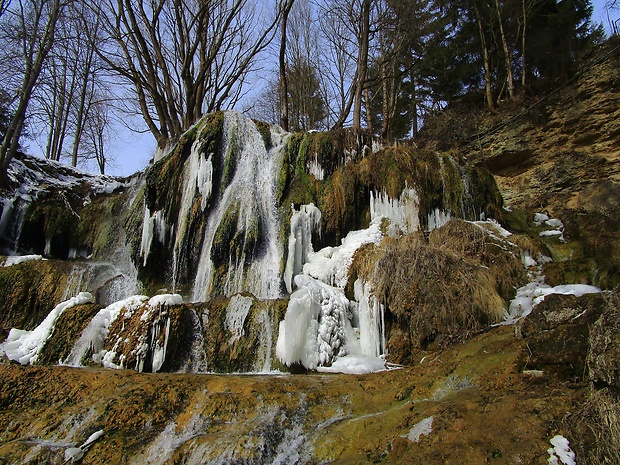 travertínový vodopád v dedine Lúčky