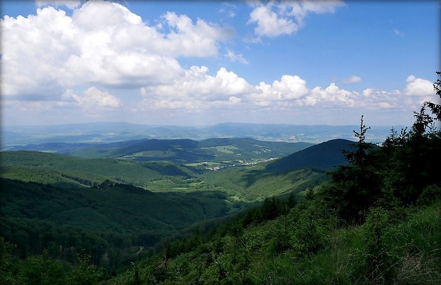 Považský Inovec - pohľad spod Palúcha do seleckej doliny