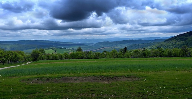 Súčanská dolina - pohľad od Vlčieho vrchu