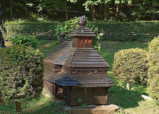 drevený chrám sv. archanjela Michala Uličské Krivé - model