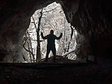 Ahóój  zo svätyne ... po višňovsky Goleštan - Valientov diel 828 m.n.m. - horná jaskyňa 
