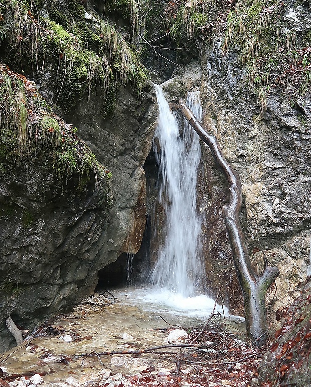 Skalnatý vodopád