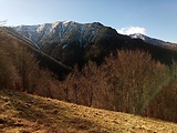 vrch Stratenec 1513 m.n.m. a Suchý 1468 m.n.m. z vrchu Príslopok 1141 m.n.m.od doliny Kúr  